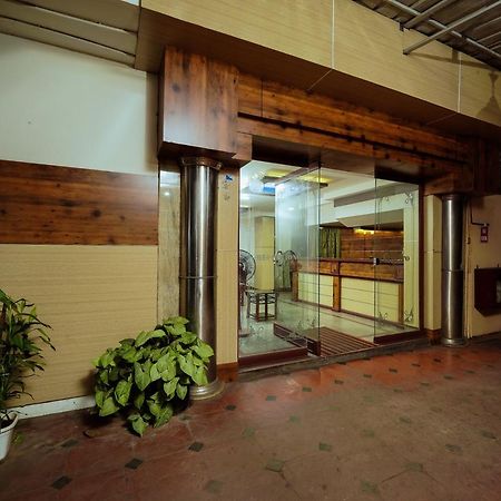 Hotel Oneiro Thrissur Екстер'єр фото