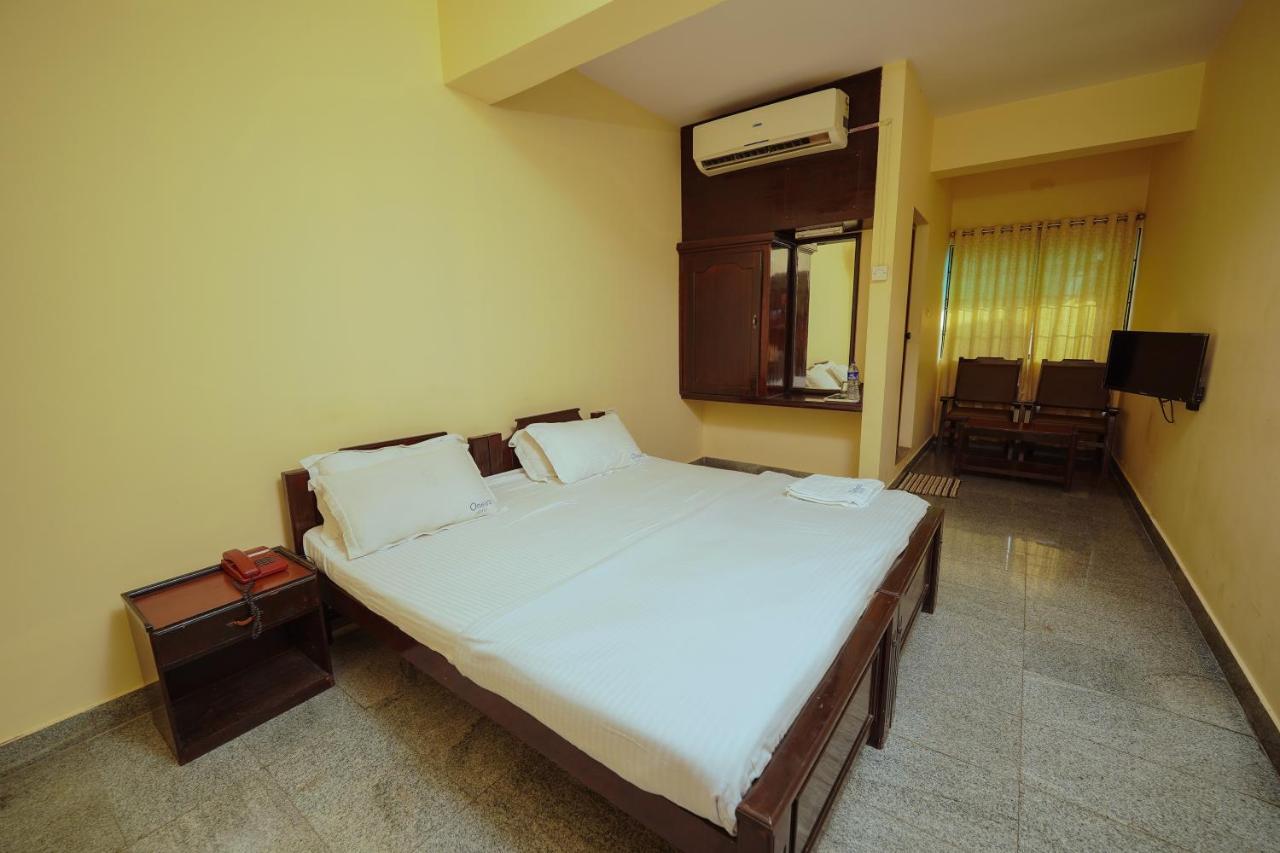 Hotel Oneiro Thrissur Екстер'єр фото