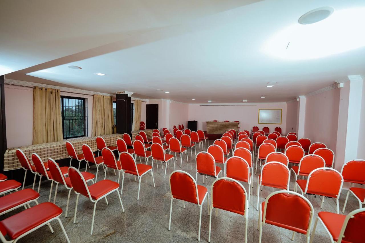 Hotel Oneiro Thrissur Екстер'єр фото