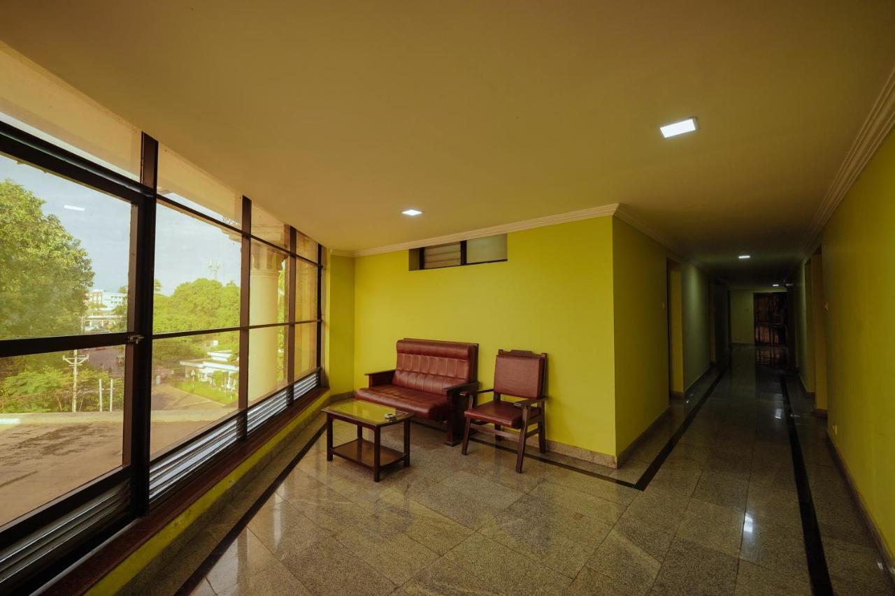Hotel Oneiro Thrissur Екстер'єр фото
