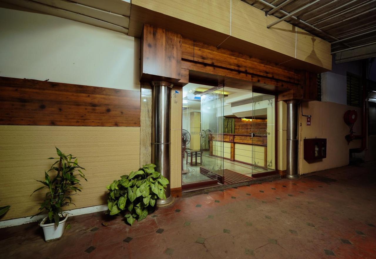 Hotel Oneiro Thrissur Екстер'єр фото