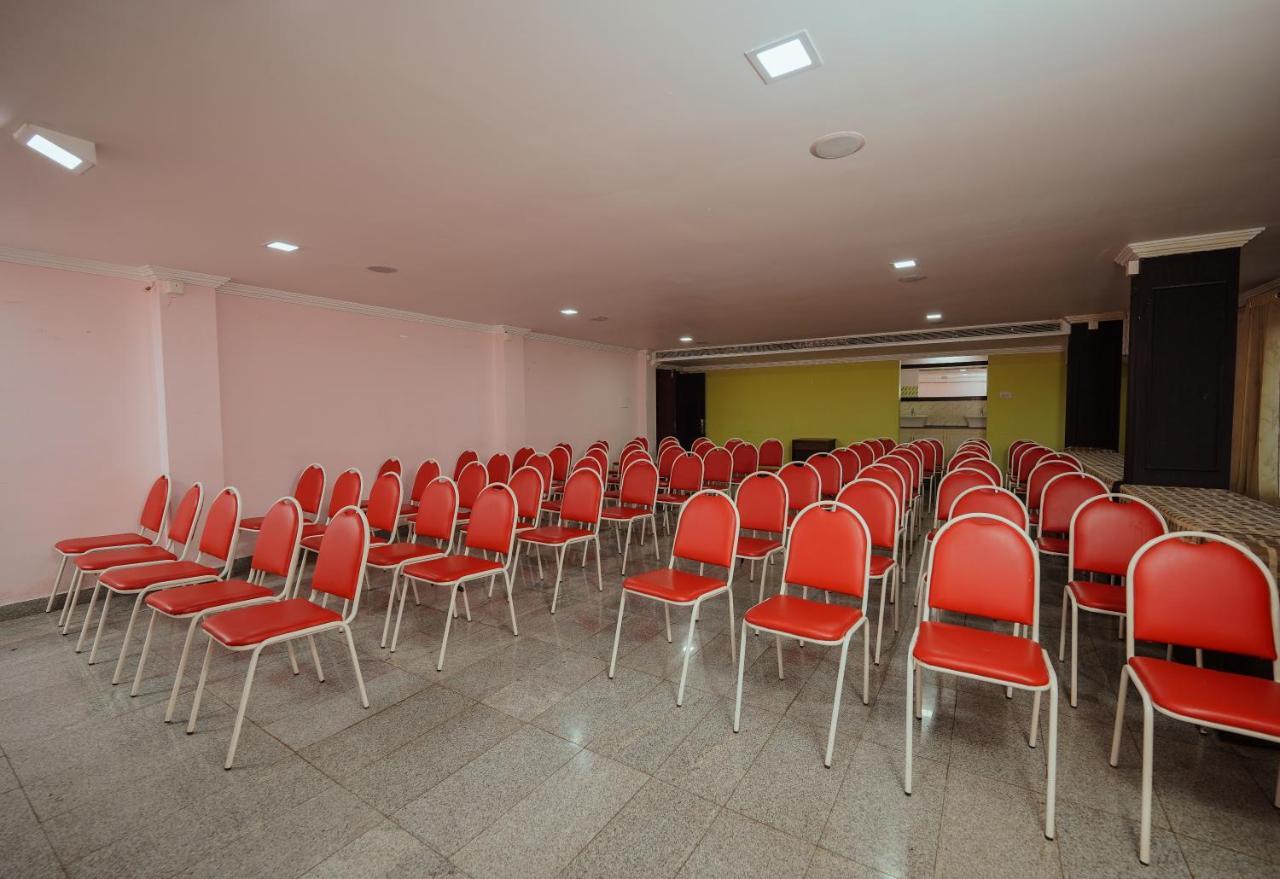 Hotel Oneiro Thrissur Екстер'єр фото
