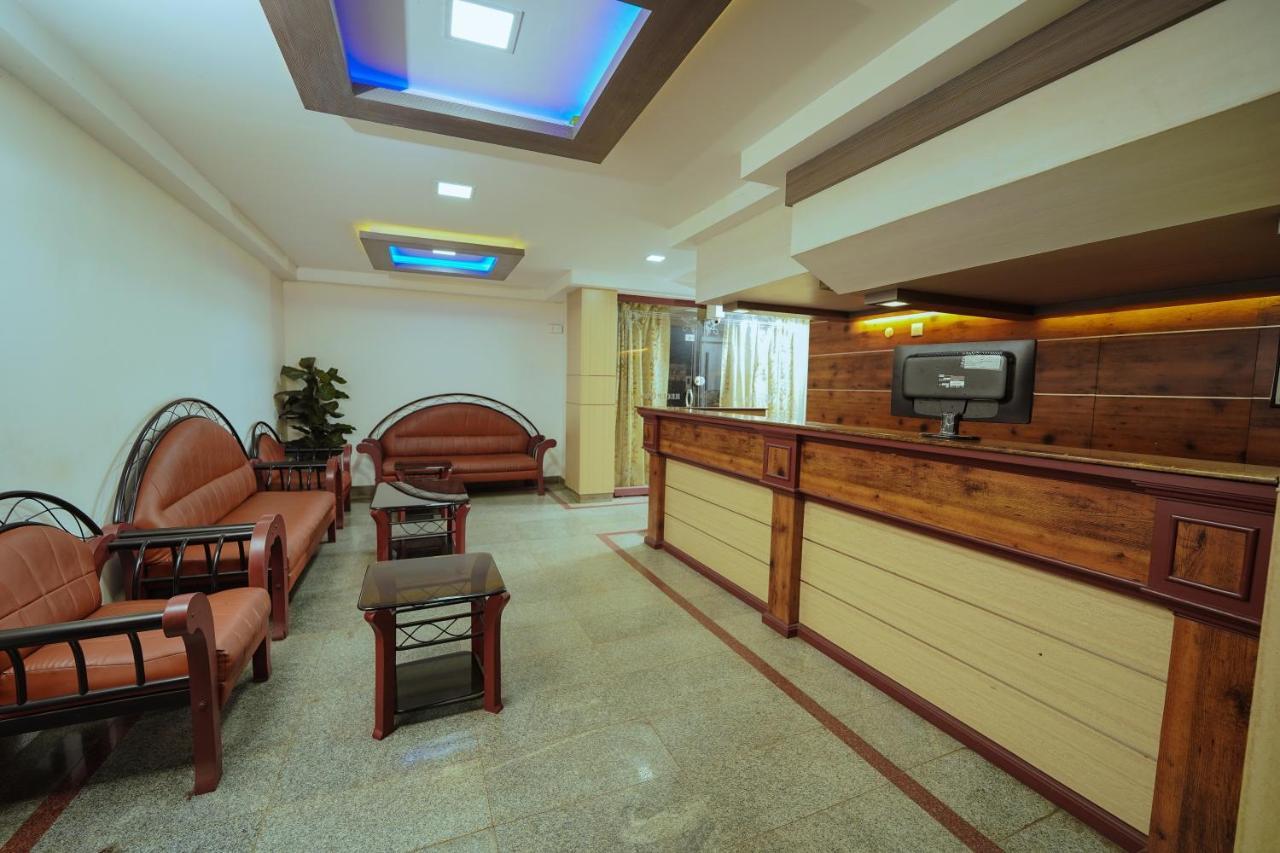 Hotel Oneiro Thrissur Екстер'єр фото