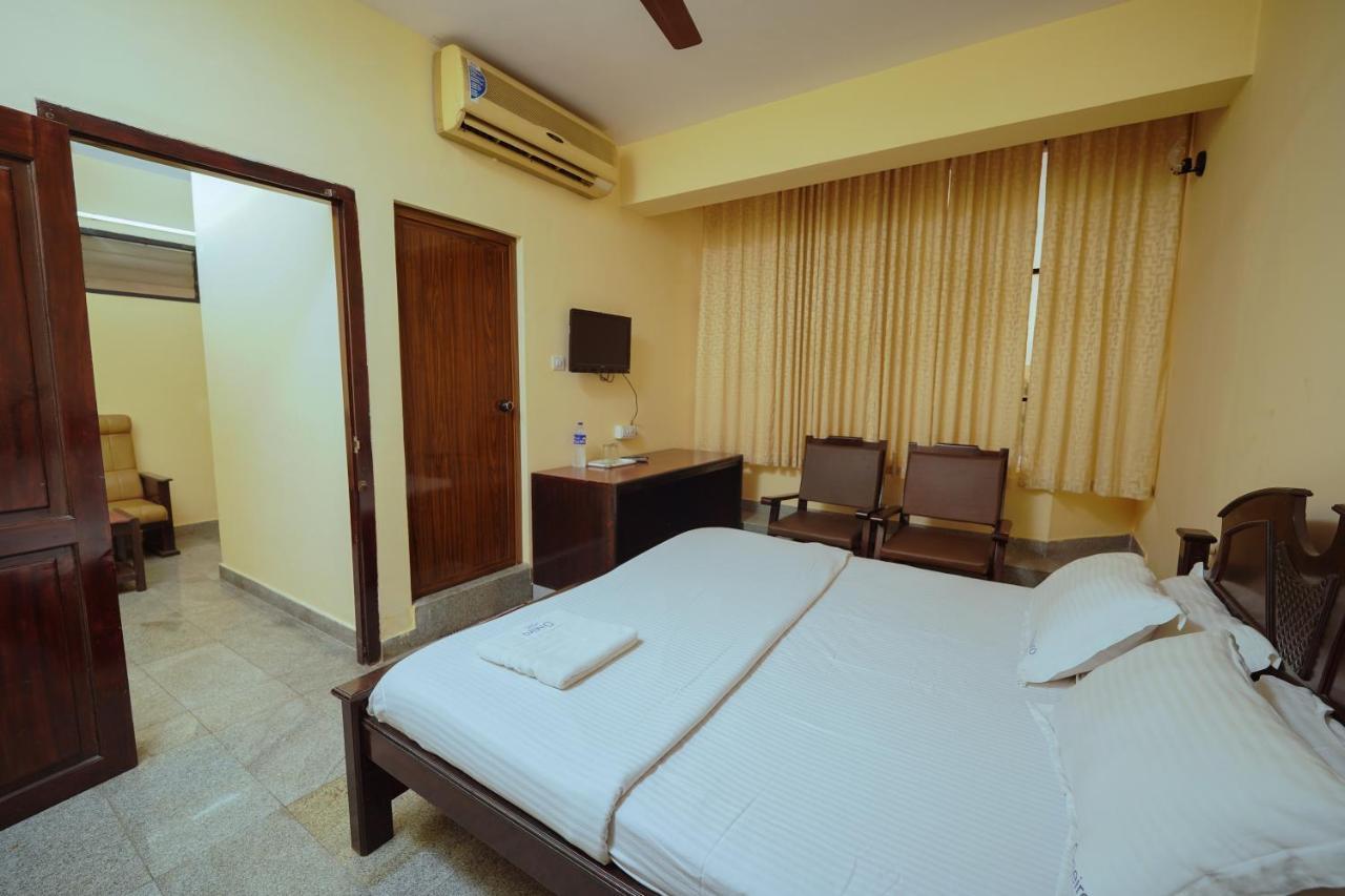 Hotel Oneiro Thrissur Екстер'єр фото