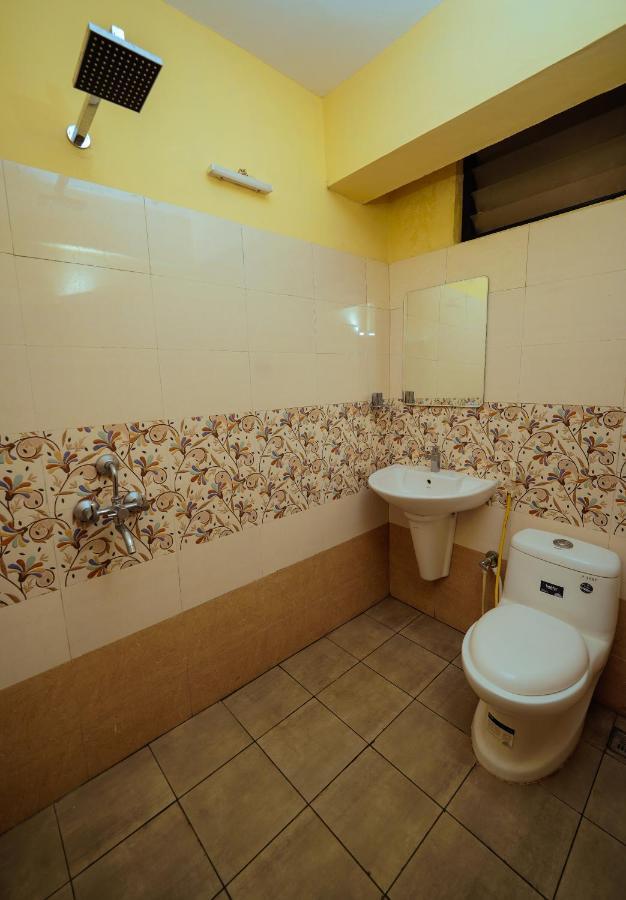 Hotel Oneiro Thrissur Екстер'єр фото