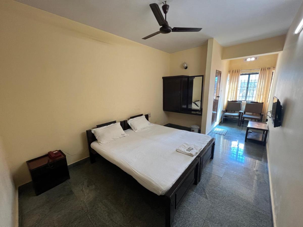 Hotel Oneiro Thrissur Екстер'єр фото